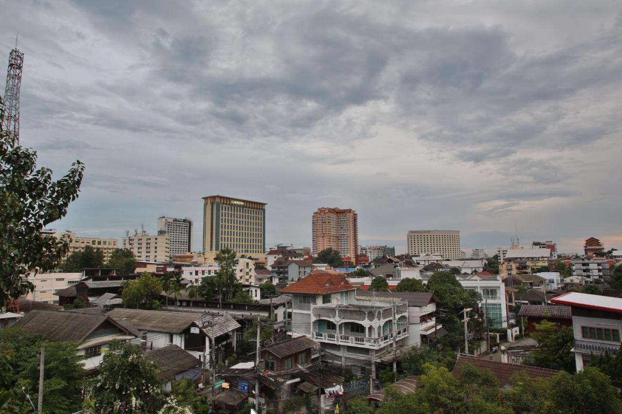 Thapaeplacehotel Chiang Mai Exterior photo
