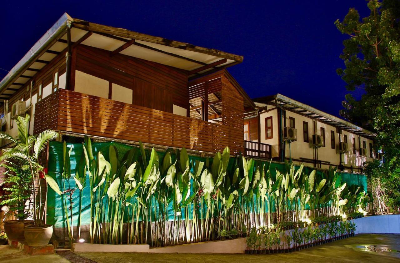 Thapaeplacehotel Chiang Mai Exterior photo
